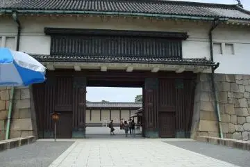 Purchase your tickets just to the right of this picture, then head through the main gate.