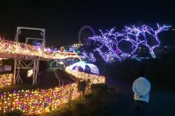 ทุกๆ เครื่องเล่นตกแต่งประดับประดาอย่างงดงาม