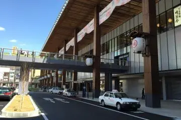 West facade and taxi stand.