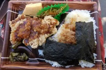 <p>ข้าวกล่องจ้า</p>