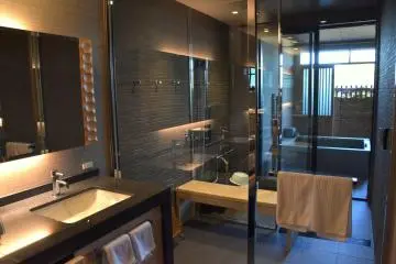 Suite room's bathroom