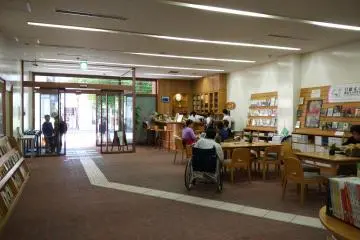 <p>A tea-drinking corner near the entrance&nbsp;</p>