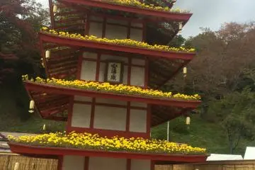 <p>Bunga yang dijadikan replica dari bangunan penting di Jepang</p>