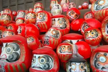 Lukisan Boneka Daruma di Gunma