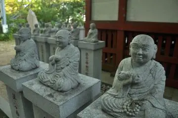 <p>A buddha doesn't have to be big to impress</p>