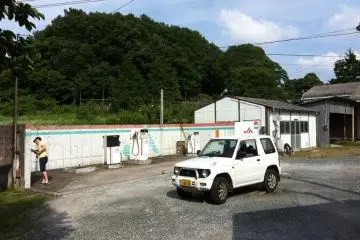 Make sure you have enough petrol, this petrol station is no longer in service, my friend and I had to drive to Tojo to get petrol because it was the nearest place and we were very low!