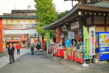 <p>Here you can try seaweed tea and soy bean chips, and buy them if you like them!</p>