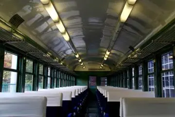 <p>Interior dari kereta ekspress kelas satu setelah Perang Dunia II</p>