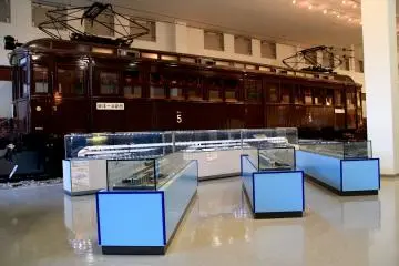 <p>Anda dapat mengeksplor berbagai macam miniatur kereta yang dipajang dalam berbagai macam ukuran</p>