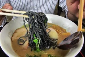 If you're not full from all the eggs, stop by one of the restaurants near the bus station and grab a bowl of sulfur-boiled ramen.