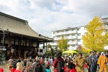 <p>The garden of Jyunmyoji Temple was a fun and unusual location for a jazz concert</p>
