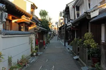 <p>Another time-traveling street</p>