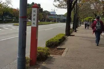 <p>기노쿠니 언덕길. 경사가 심하지 않아 언덕길이라는 기분이 그다지 들지 않는다.</p>