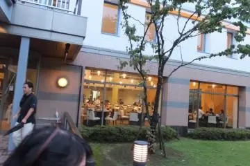 <p>Beer Port Restaurant</p>