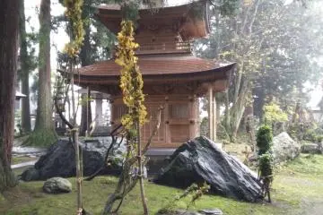 <p>Tambahan baru di gedung kuil</p>