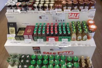 <p>Jams, sauces and sauerkrauts in the shop</p>