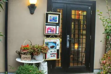 There is also a small restaurant which offers tea and lunch courses
