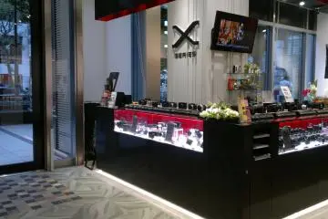 <p>Bagian lain yang tidak boleh dilewatkan: Touch Fujifilm. Di sini Anda dapat mengalami mengoperasikan kamera Fujifilm terbaru dan mendapatkan informasi lengkap dari petugas.</p>