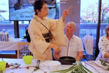 <p>A participant receives feedback on the placement of his main element</p>