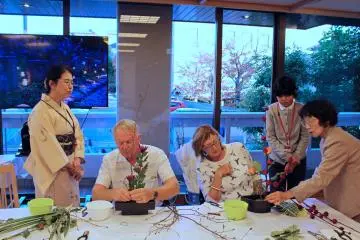 <p>Both instructors assist their students</p>