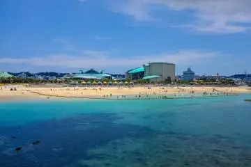 Ginowan Tropical Beach, Naha, Okinawa (Photo: <a href="http://en.japantravel.com/photos/ginowan-tropical-beach-park" target="_blank" rel="noreferrer noopener nofollow">Chris Barnes</a>)