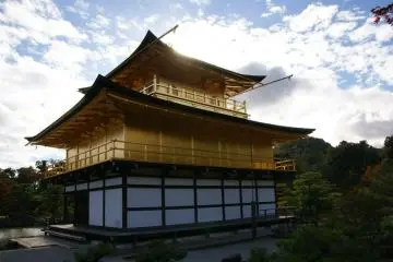 <p>วัดคินคะคุจิ ( Kinkakuji Temple ) หรือ วัดพลับพลาทอง ( Golden Pavilion )</p>