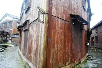 Ce bâtiment ressemble à un bateau  