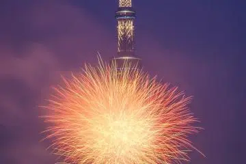 <p>Skytree terlihat seolah-olah akan meledak</p>
