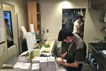 <p>Have a peek at your sandwich being prepared</p>