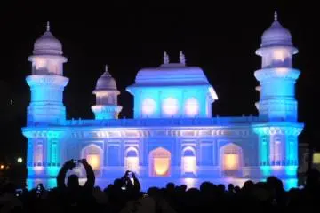 Night show on snow sculpture