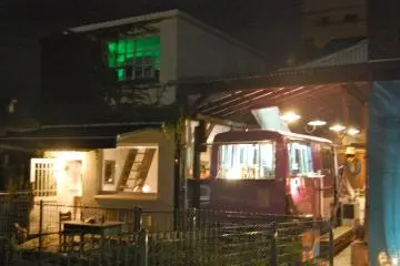 Food cart, plus indoor/outdoor cafe seating
