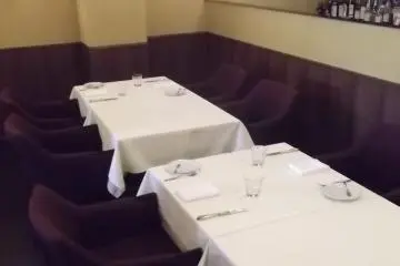 <p>Interior dalam restoran</p>