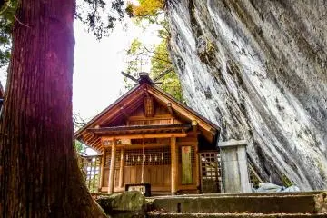 <p>Shirahige Shrine whose object of worship is this large boulder</p>