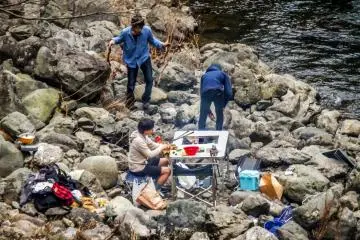 <p>This stretch of the river is popular for fishing and having picnics</p>