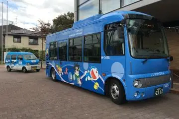 <p>Terdapat 4 shuttle bus berbeda yang beroperasi dari Stasiun Noborito dengan tarif 210 Yen untuk sekali jalan.</p>