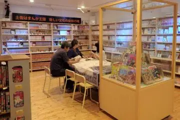 <p>There is a small library in the back of the museum where visitors can sit and read from a collection of Japanese manga.&nbsp;</p>