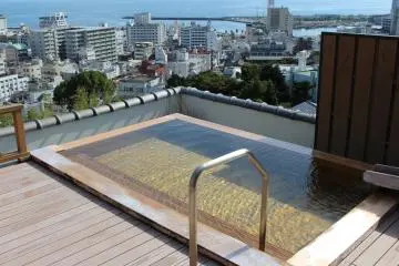 <p>The men's outdoor communal bath.</p>