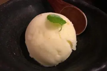 ของหวานคือไอศครีมเชอร์เบทรสยุซุ