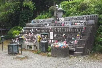 Memorial to dead babies
