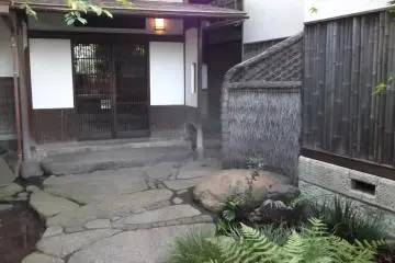 <p>A side entrance</p>