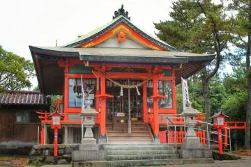 Tsukiyomi Jinja was moved to the current location after the big eruption in 1914