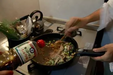 Tambahkan kecap asin
