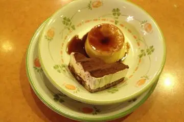 <p>Ice Tiramisu and Italian Custard Pudding in a value set.</p>