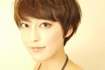 <p>There are two English-speaking stylists on staff who will be able to cater to customers in their native language</p>