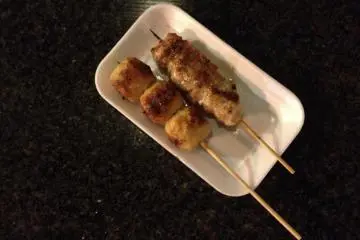 <p>Tsukune (chicken meat ball) with salt, and momo (chicken thigh) with yakitori sauce. Enjoy these sticks while walking through Omotesando, and you'll have a complete experience of Narita at night.</p>