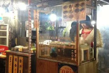 <p>On your way back to the station, don't miss the all &yen;100 yakitori stand on the curbside of Omotesando.</p>