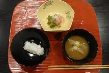 <p>The first course of the cha-kaiseki meal</p>
