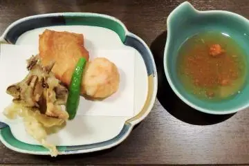 <p>อาหารทุกอย่างมีขนาดเล็ก แต่ก็มีหลายอย่างมาก</p>
