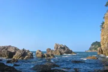 The next cove to the north of the smooth rock beach