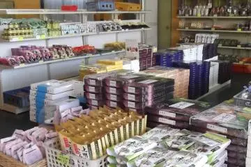 <p>호텔 기념품 샵</p>
